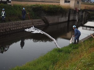 平成29年10月13日 横手市 油事故の様子