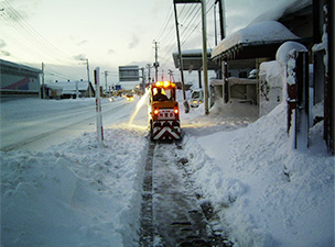 小型除雪車