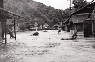 吉野地区下荻部落付近