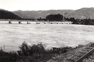 神明町より荒砥橋