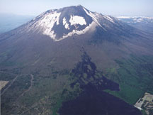 岩手山(麓に黒く見えるのが焼走り) 岩手山(麓に黒く見えるのが焼走り)