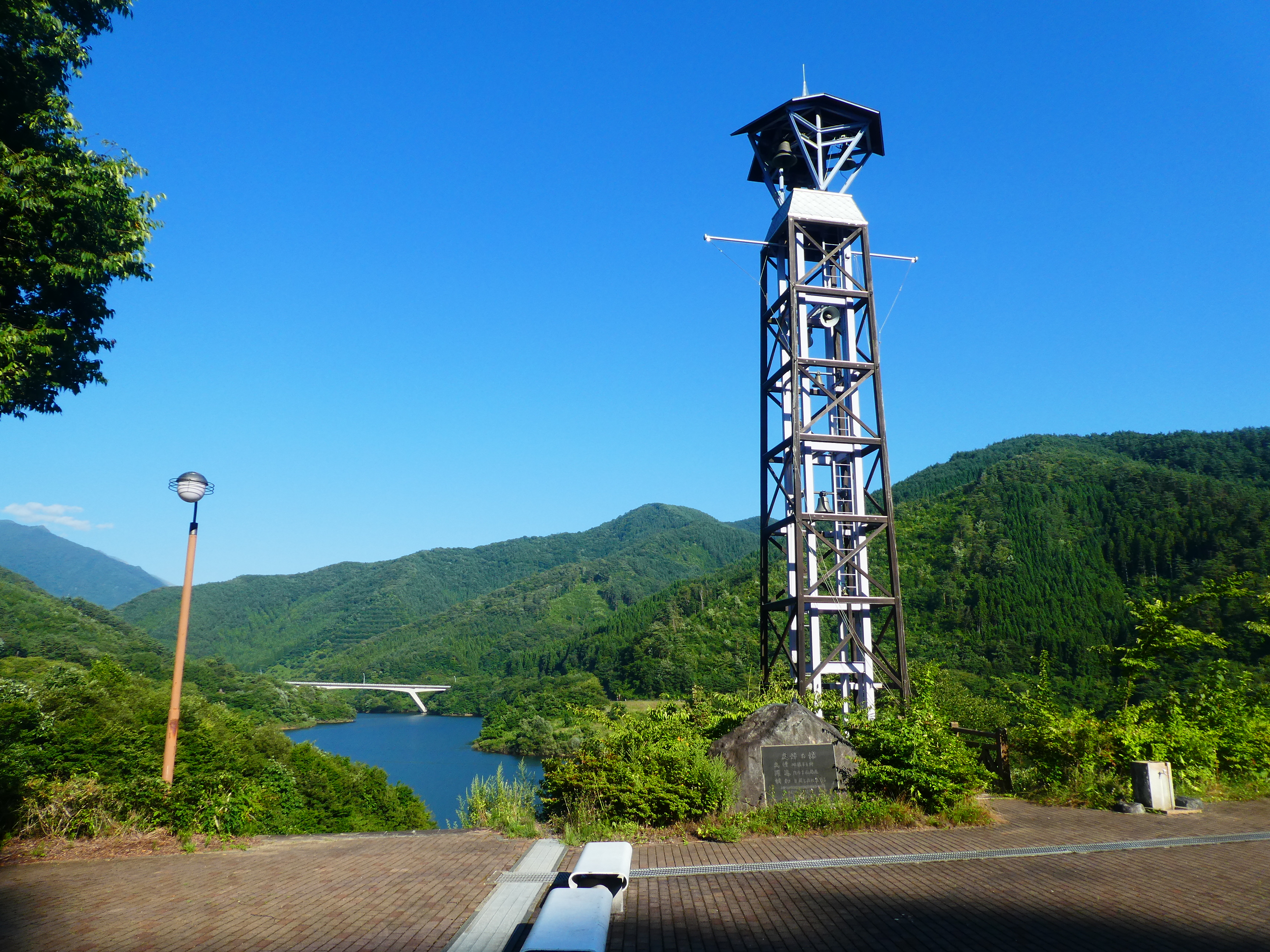 早池峰胡と友好の鐘