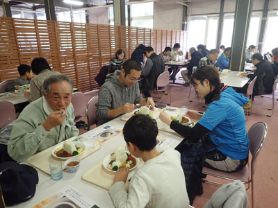 成瀬ダムカレーを食べる