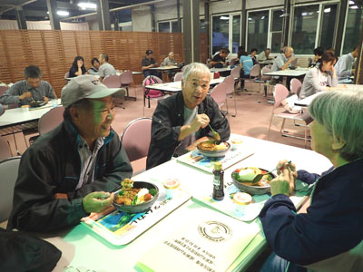 ダムカレーを食べる