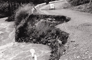 吉野地区　道路決壊