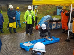 油事故時の側溝等での対応についての説明