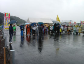 雨の中、集合した皆さん