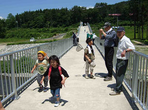 大暗渠えん堰は子供が大はしゃぎ