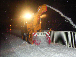 小型除雪車