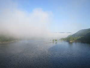 雲の錦秋湖