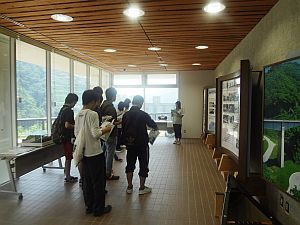 展示室でダムの概要を勉強