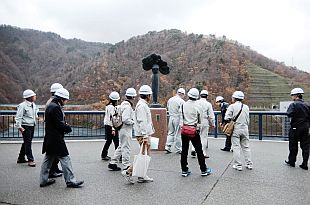 長沼孝三氏の作品「万手像」