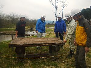 野川まなび館屋外テーブルの腐食・損壊