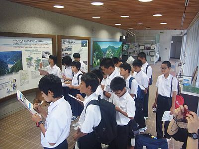 展示室でダムの概要や役割を学びました