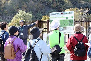 紅葉の水源地コース(小水力発電所の説明)