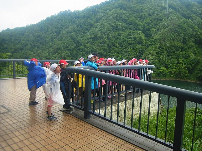 長井市のガイドブックで紹介されているヤッホーポイント♪元気あふれるみんなの声で、雨雲も吹き飛ばそう－っっ