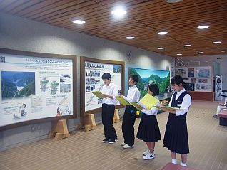 展示室でダムの概要を学びました