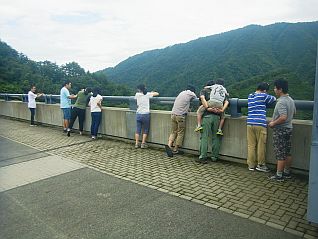 百秋湖にはどんな魚がいるのかな？泳いでみたいな♪