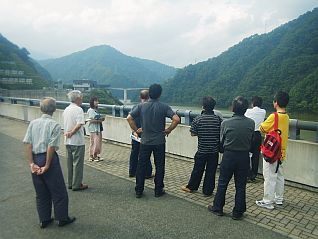 ダムの上流と下流では住んいでる魚の種類も違うのだろうか・・・