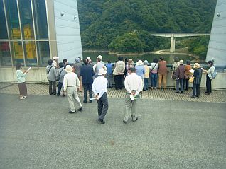 ながい百秋湖の由来や竜神大橋下に眠る管野ダムに興味を持たれました