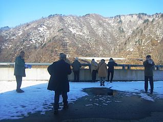 ながい百秋湖と山々のコントラストに自然を満喫♪