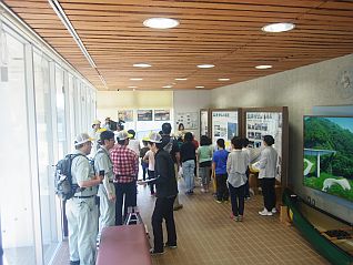 展示室ではダムの概要を学びました