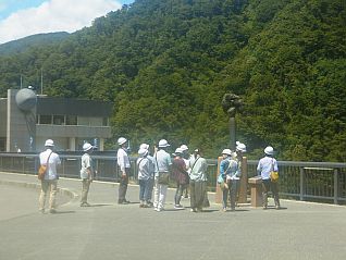 長沼孝三氏の作品【万手像】。手の本数を数える方も。笑