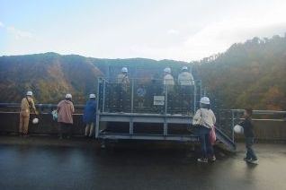 天端展望台から県内一の高さを確認