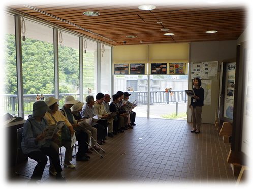 展示室での説明