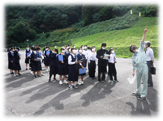 県内一の重力式コンクリートダムの高さを体感！