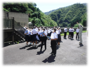 県内一の重力式コンクリートダムの高さを体感！