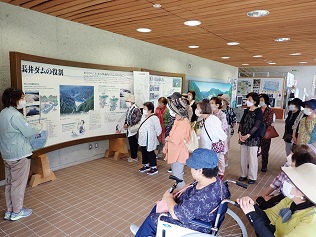 展示室では長井ダムのあゆみと役割について説明