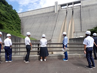 長井ダムの高さにびっくり