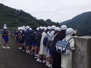 下に友達見つけたよ「おーい！！」