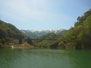 合地沢橋と三体山