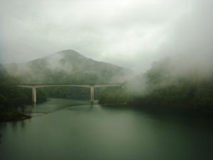 ながい百秋湖展望所から望む竜神大橋