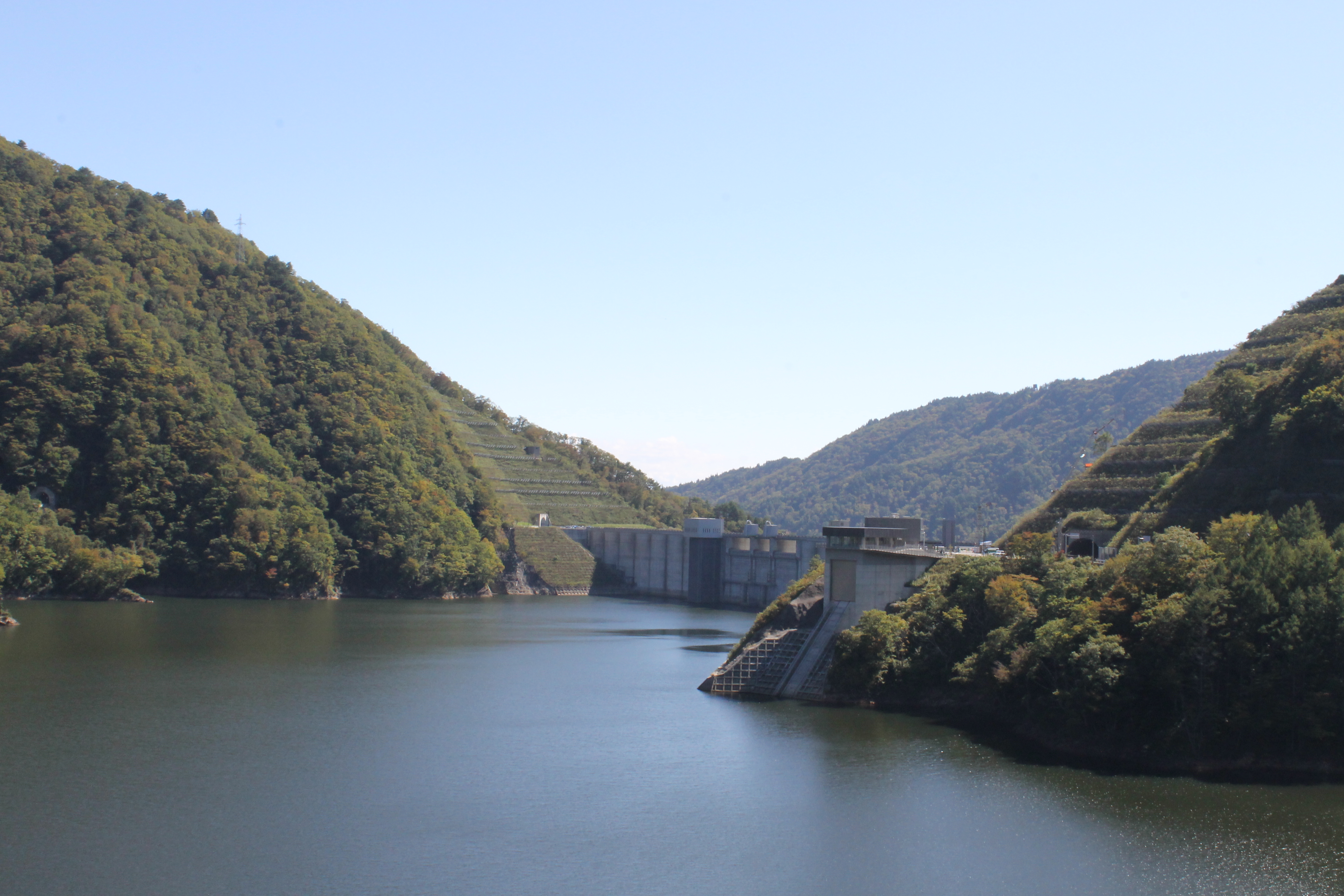 竜神大橋から下流のながい百秋湖