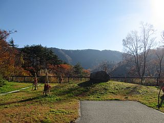 堤体左岸からみたダム下流