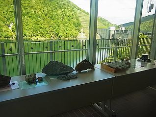 ながい百秋湖展望所内