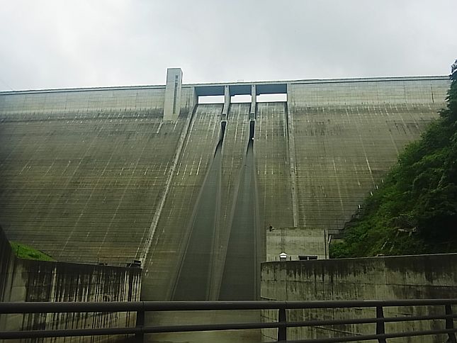 越流終了後の状況（ダム下流より）5月25日撮影