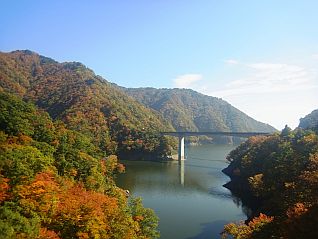 折草沢橋から竜神大橋を望む