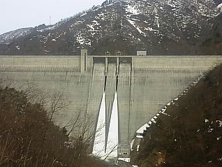 融雪による越流