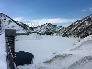 雪で覆われたながい百秋湖（2月26日撮影）