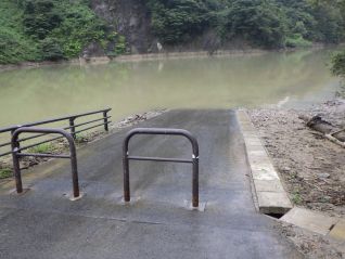 合地沢湖面広場アプローチ部の状況