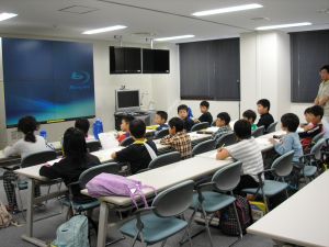 ダムの仕組みを学習