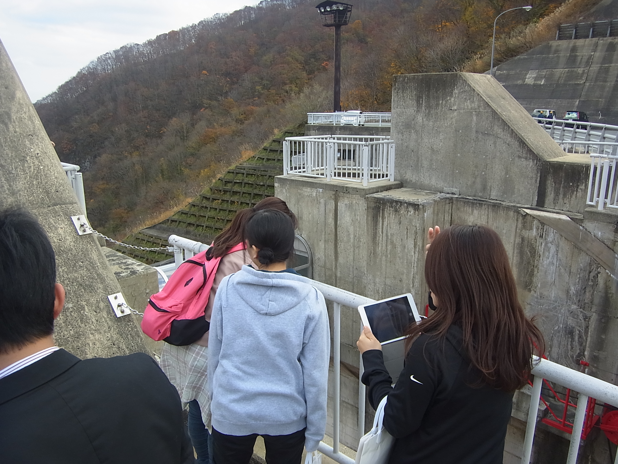 タブレット端末を駆使しながら熱心に聞いていただきました