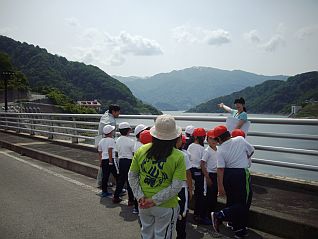 寒河江ダムの仕組みと役割をDVDで学習