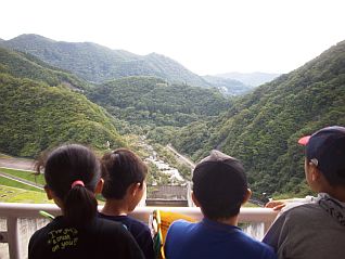 寒河江ダムの高さを実感