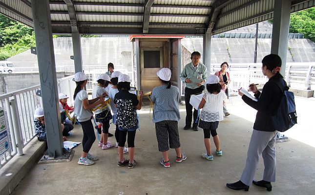 ダム見学 洪水吐き