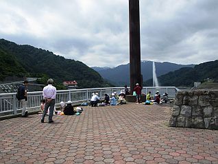 大噴水を眺望しながら昼食